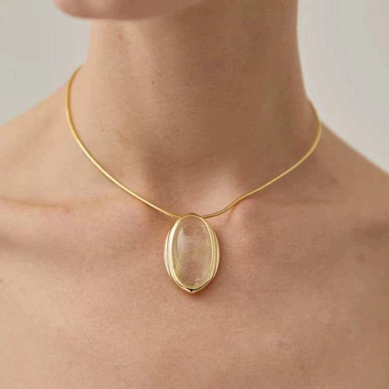 Collana con ciondolo in pietra naturale placcata in oro 18K in ottone