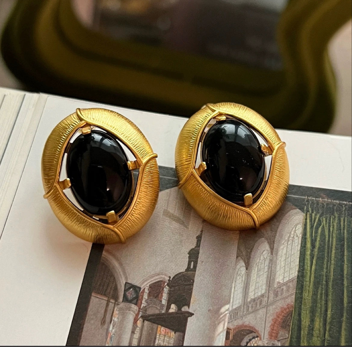 Boucles d'oreilles ovales en or 18 carats et agate noire, style vintage