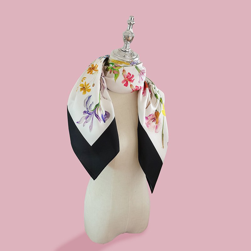 Foulard carré 100 % soie de mûrier de qualité supérieure - Motif floral à bordure noire 89 x 89 cm